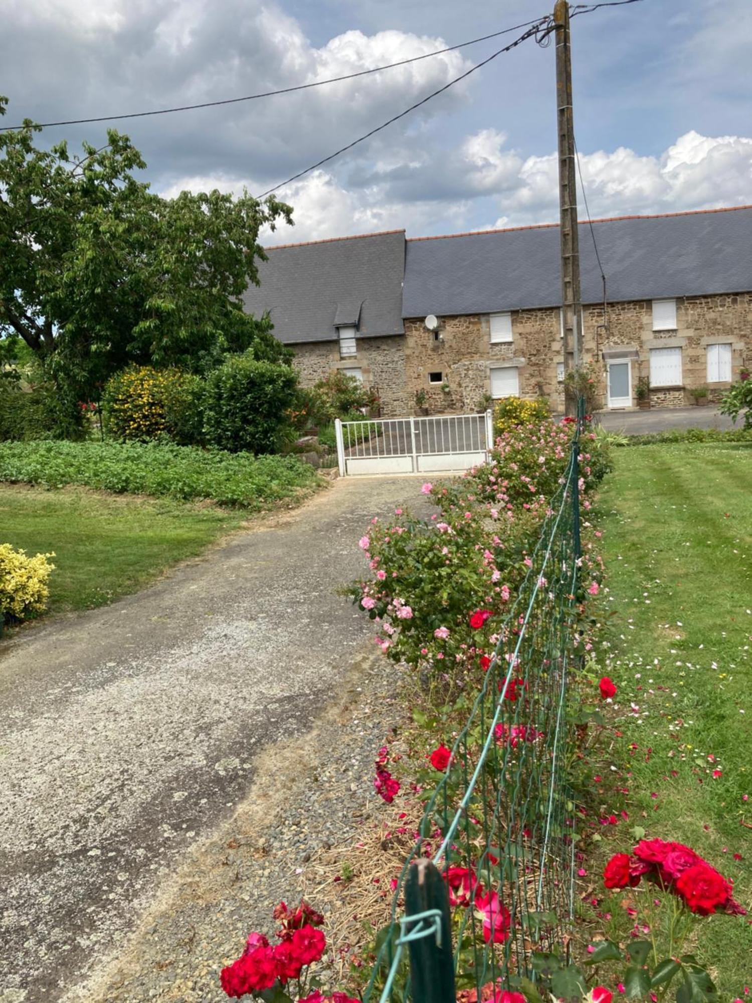Au Coeur De La Bretagne ,Chez Colette Et Gerard Lägenhet Bazouges-la-Pérouse Exteriör bild